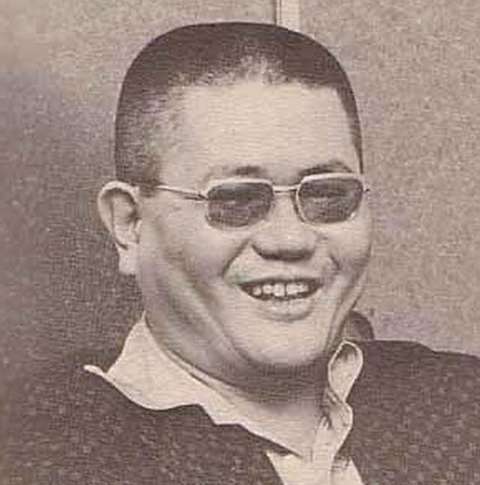 等待回答简介梶原一骑(1936年9月4日-1987年1月21日)本名高森朝树[1]