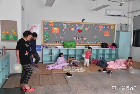 昨晚杭州一村整村转移！今天机场325架航班取消
