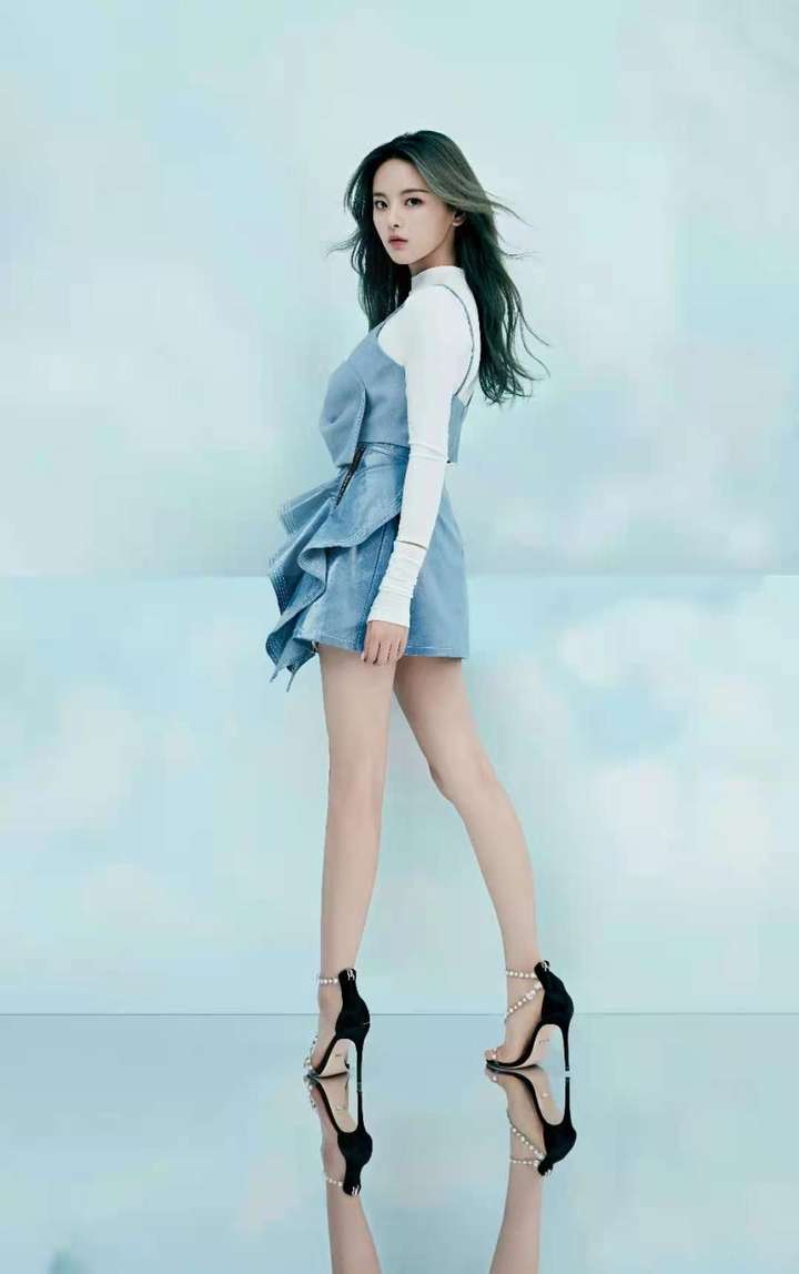 中国女明星里谁的腿特别好看