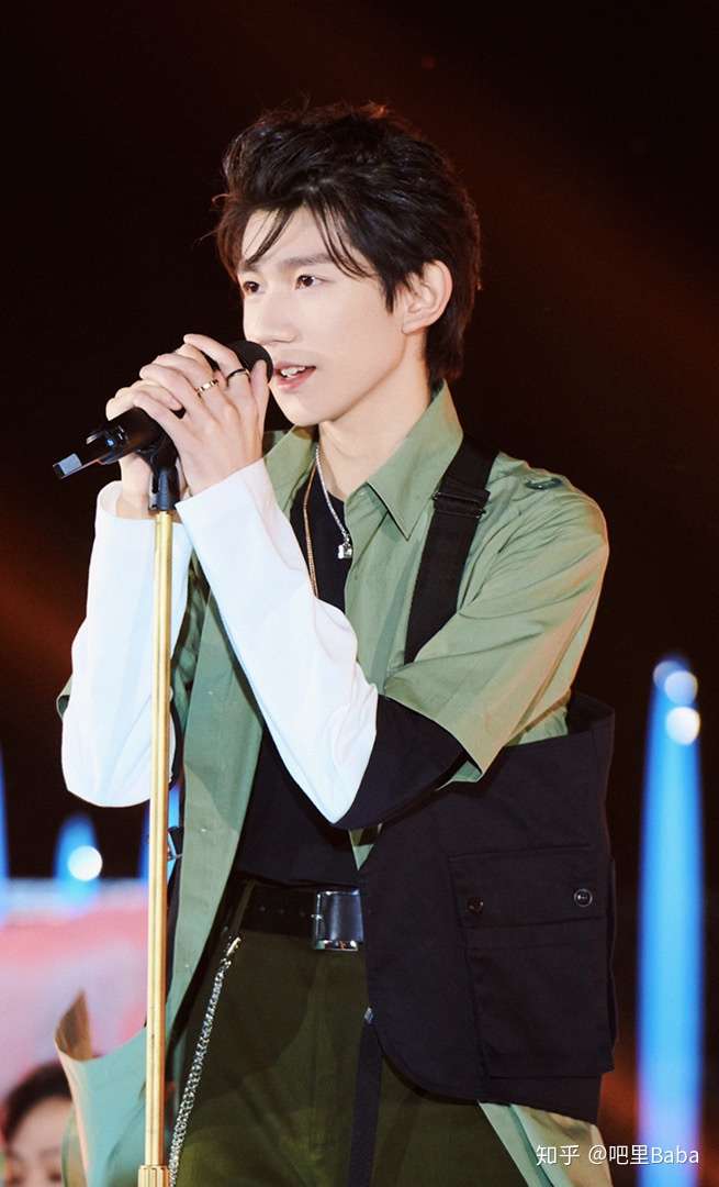 你觉得王源在央视五四晚会上唱的那段英文怎么样