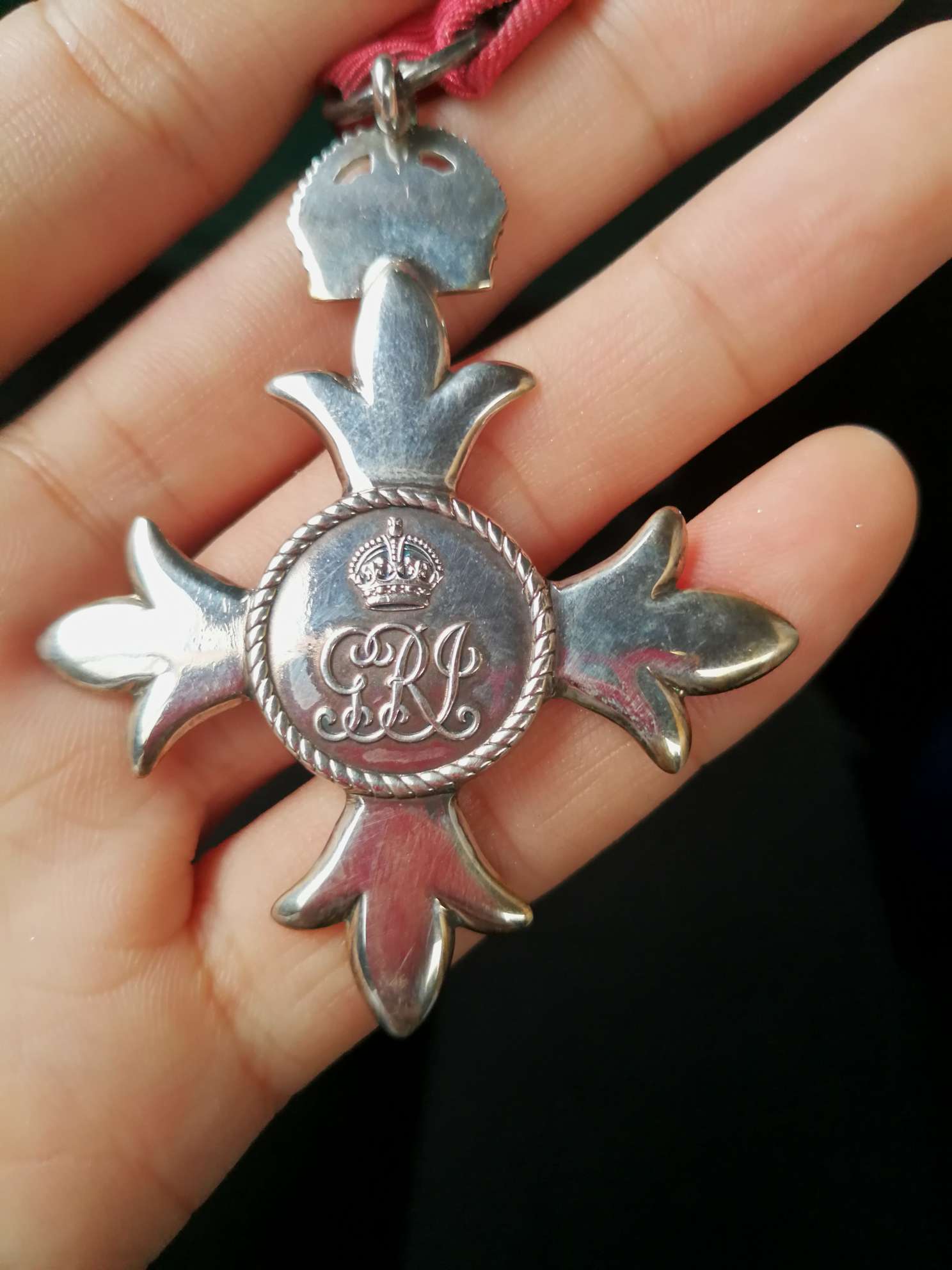 英国女王亲自颁发的爵士十字勋章,以前只听说过,还是第一次亲眼所见