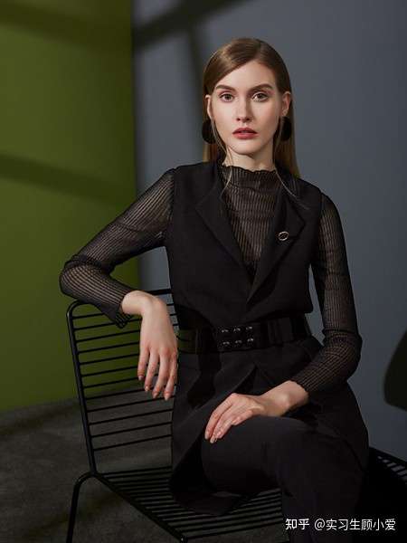 为什么我穿深色的衣服显得很没有气色?