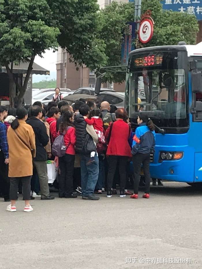 常见的公交车乘车拥挤状态