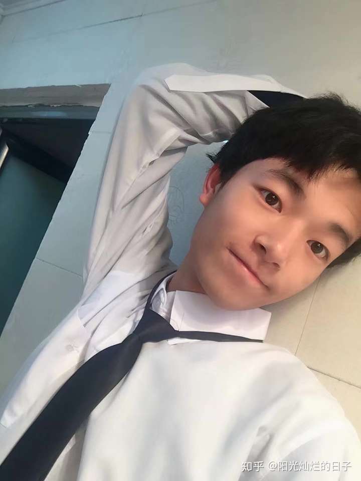 你见过的最好看的男生长什么样子?