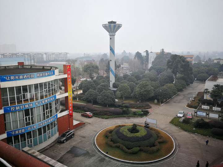 在彭州中学就读是一种什么体验?