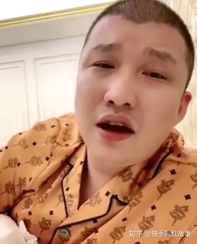 大赦天下方丈脱上衣露文身欲永封浩南二驴自爆去酒吧喝酒两次总共花