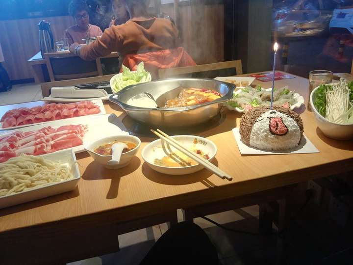 一个人吃火锅是一种什么样的体验?