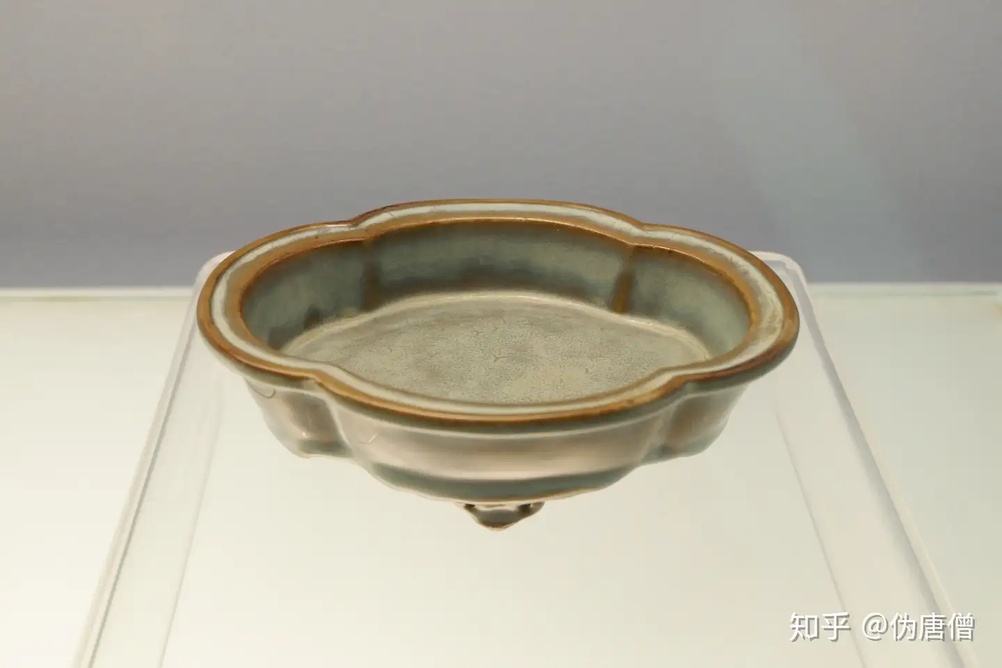 博物馆里的瓷器史”24宋•钧窑鼓式三足洗（故宫博物院藏） - 知乎
