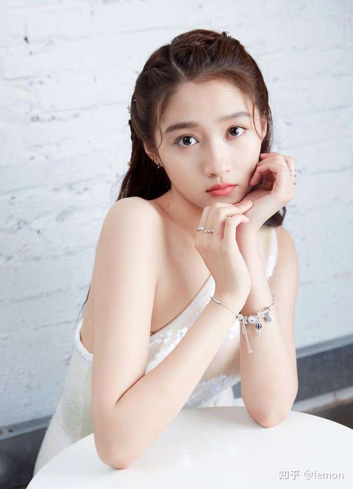 娱乐圈有哪些明星干干净净值得追的呢?