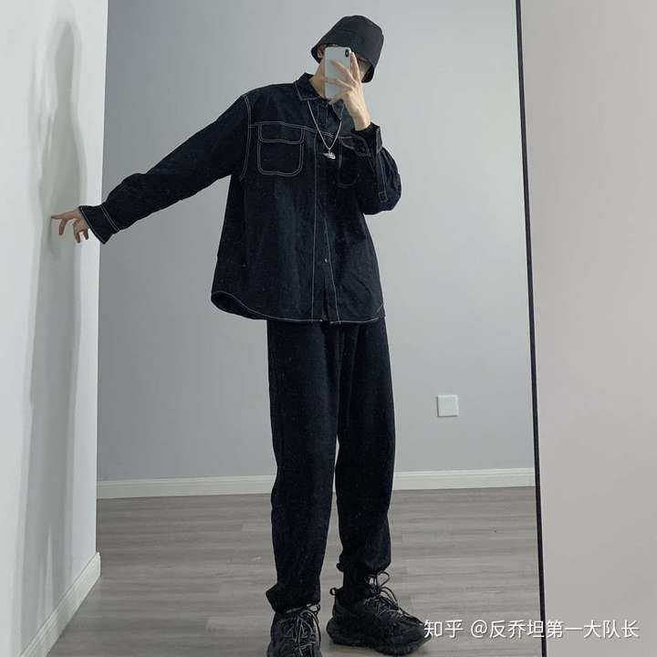 身高187体重144的男生适合穿什么衣服?