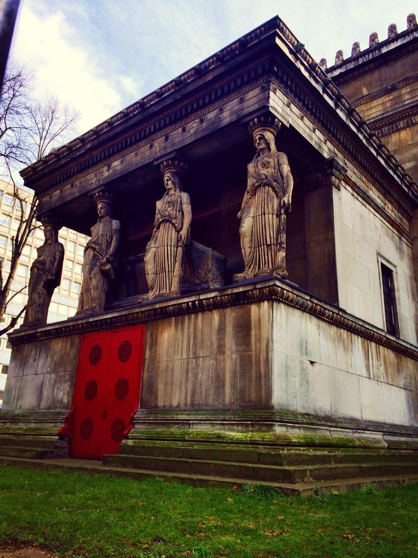 在伦敦大学学院 (University College London) 就