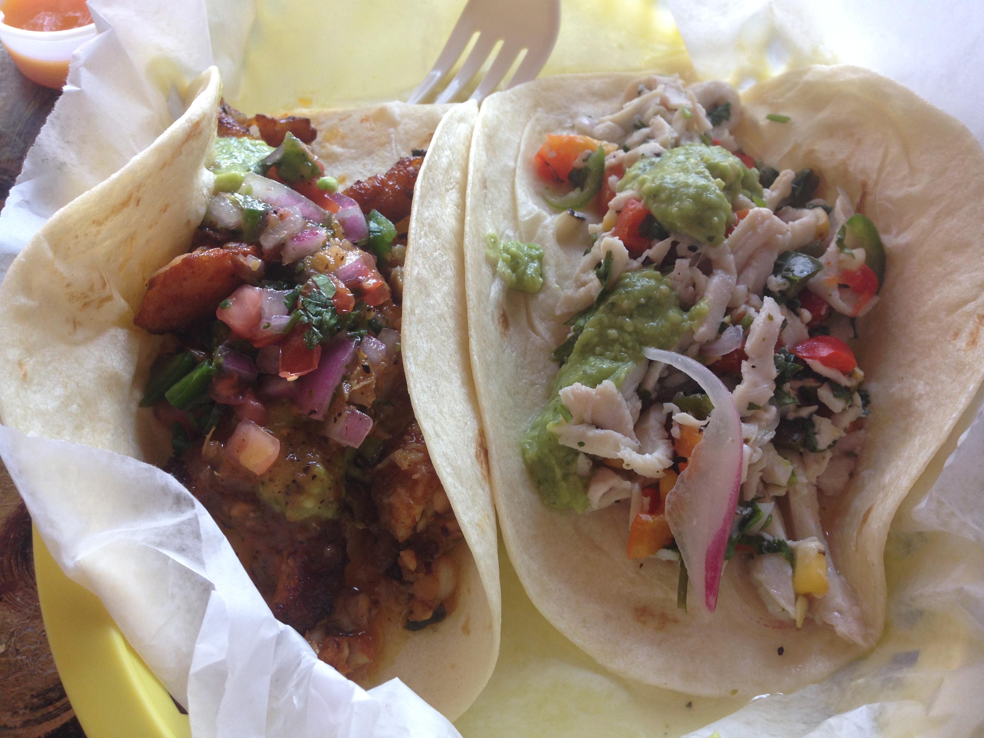 根据larousse的解释,taco is a cornmeal pancake (tortilla) filled