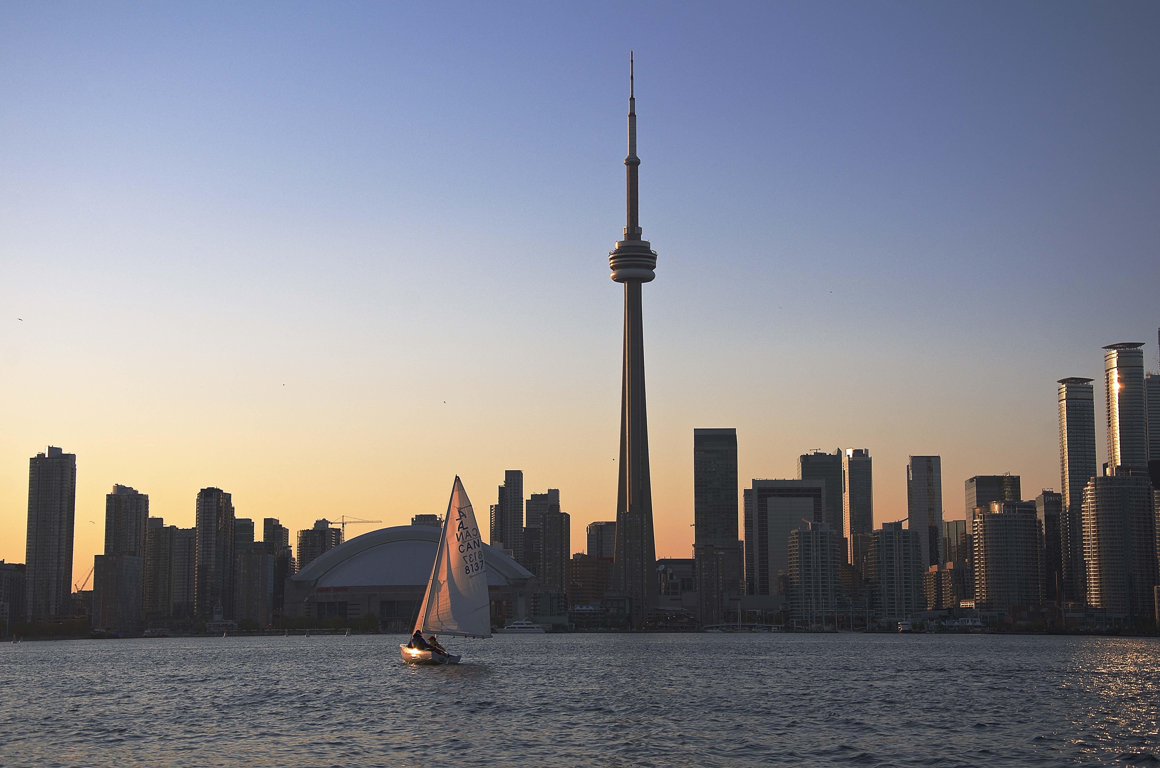 乘kayak(皮划艇)去多伦多downtown的billy bishop airport附近看飞机