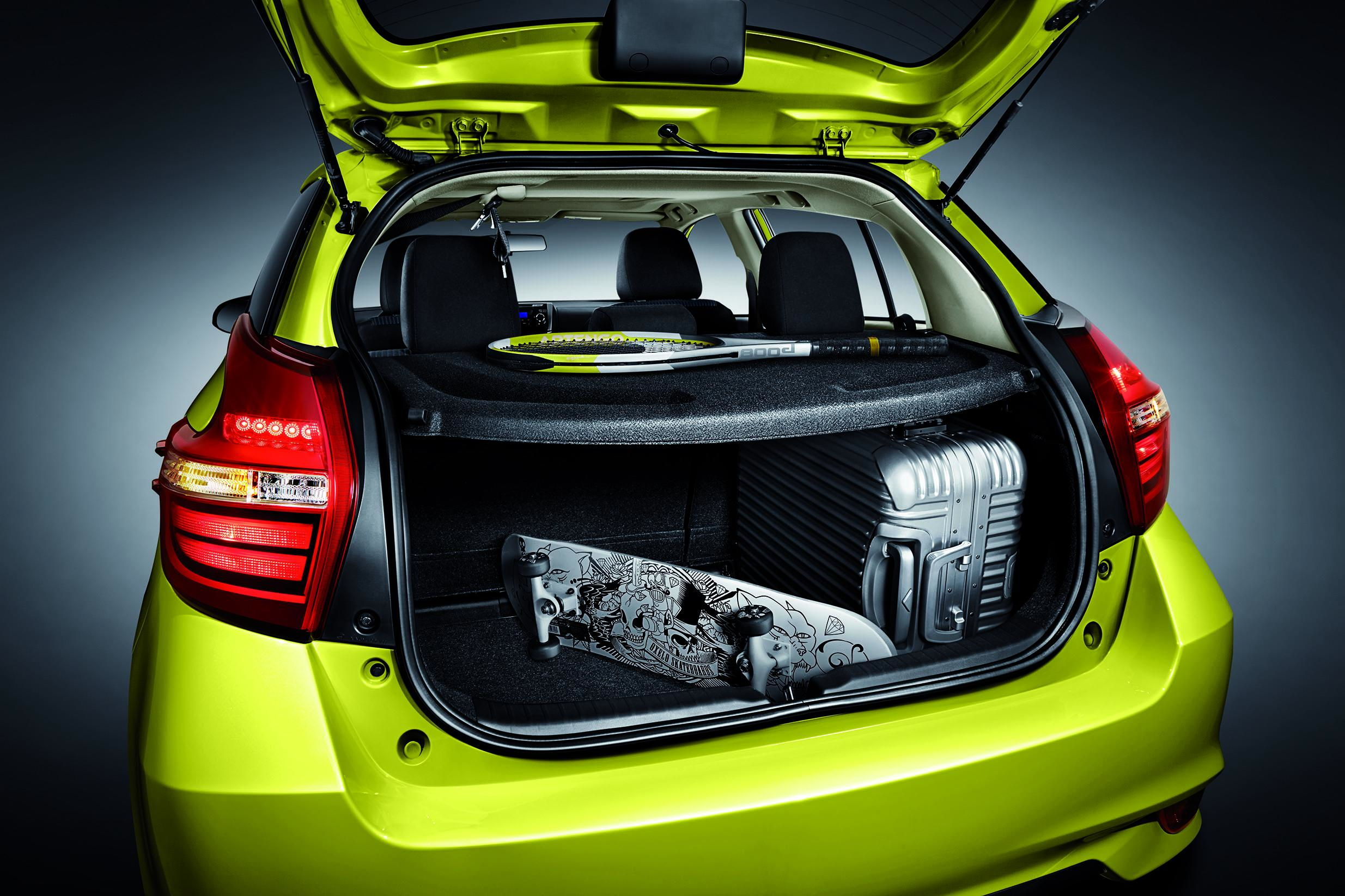 后备箱容积为326l,为了强化实用性,后排座椅必要时可6/4分割放倒,这