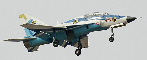 为什么苏 27 歼 10 F16 等战斗机发动机进气口