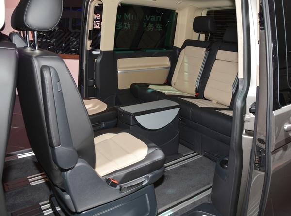 我把迈特威开上了西直门后排老板突然叫我陪他和小花xxx