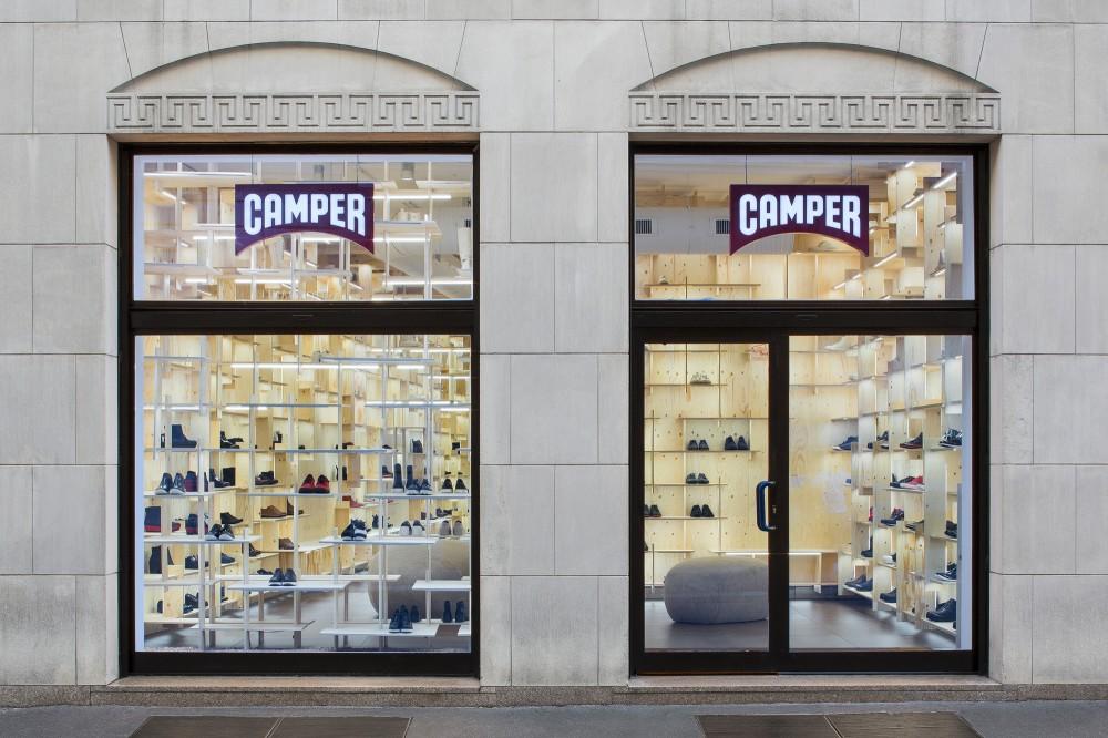 camper 的 logo 是什么字体?