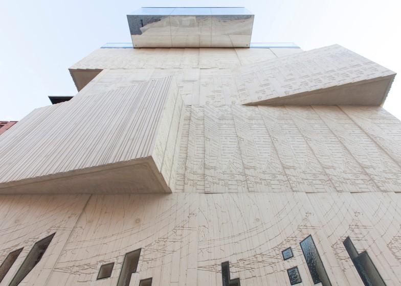 在建造,设计和材料的选择方面,该博物馆是当代建筑的一个特例.