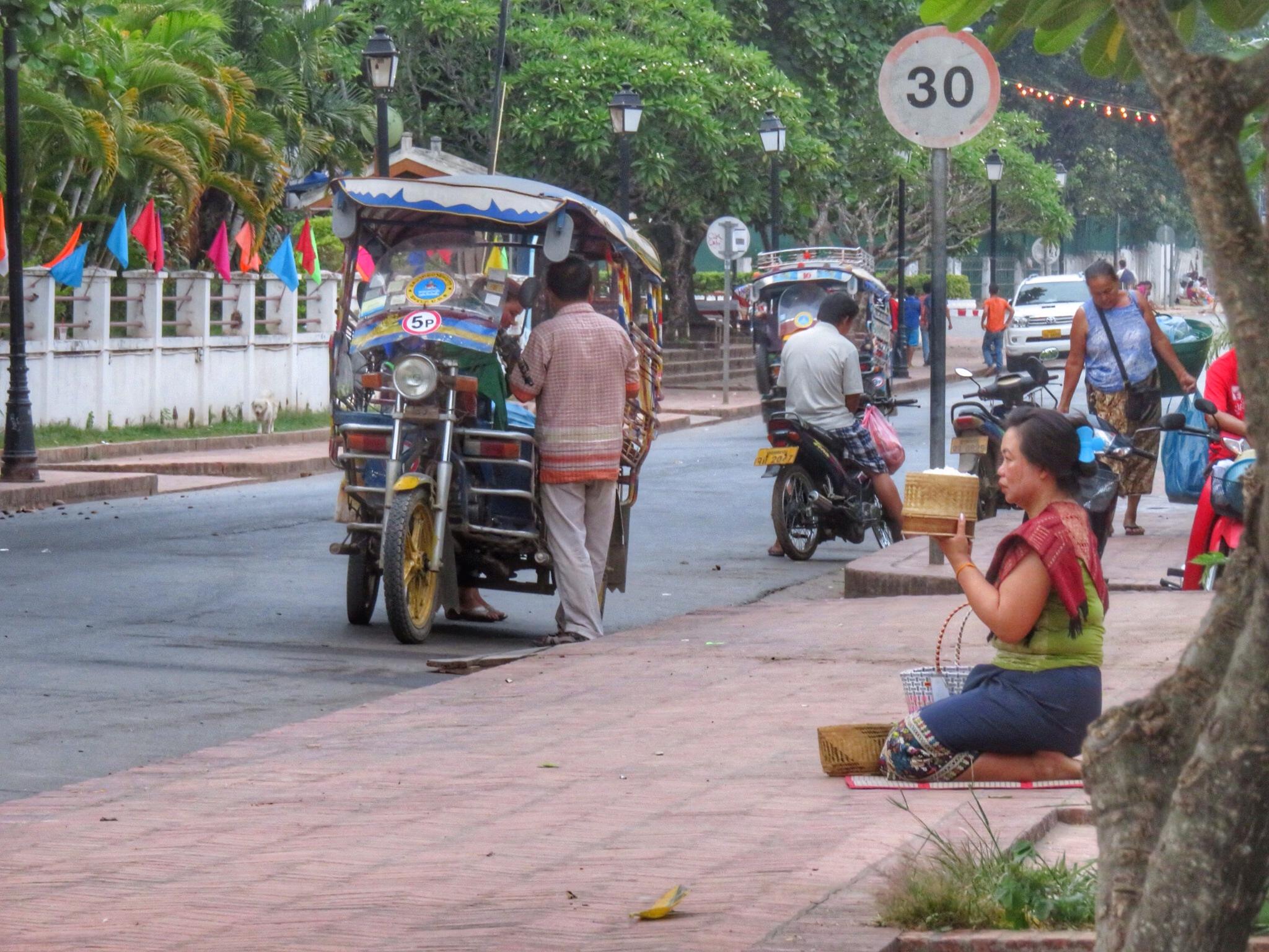图1，老挝万象街景|老挝|万象|丹塔_新浪新闻