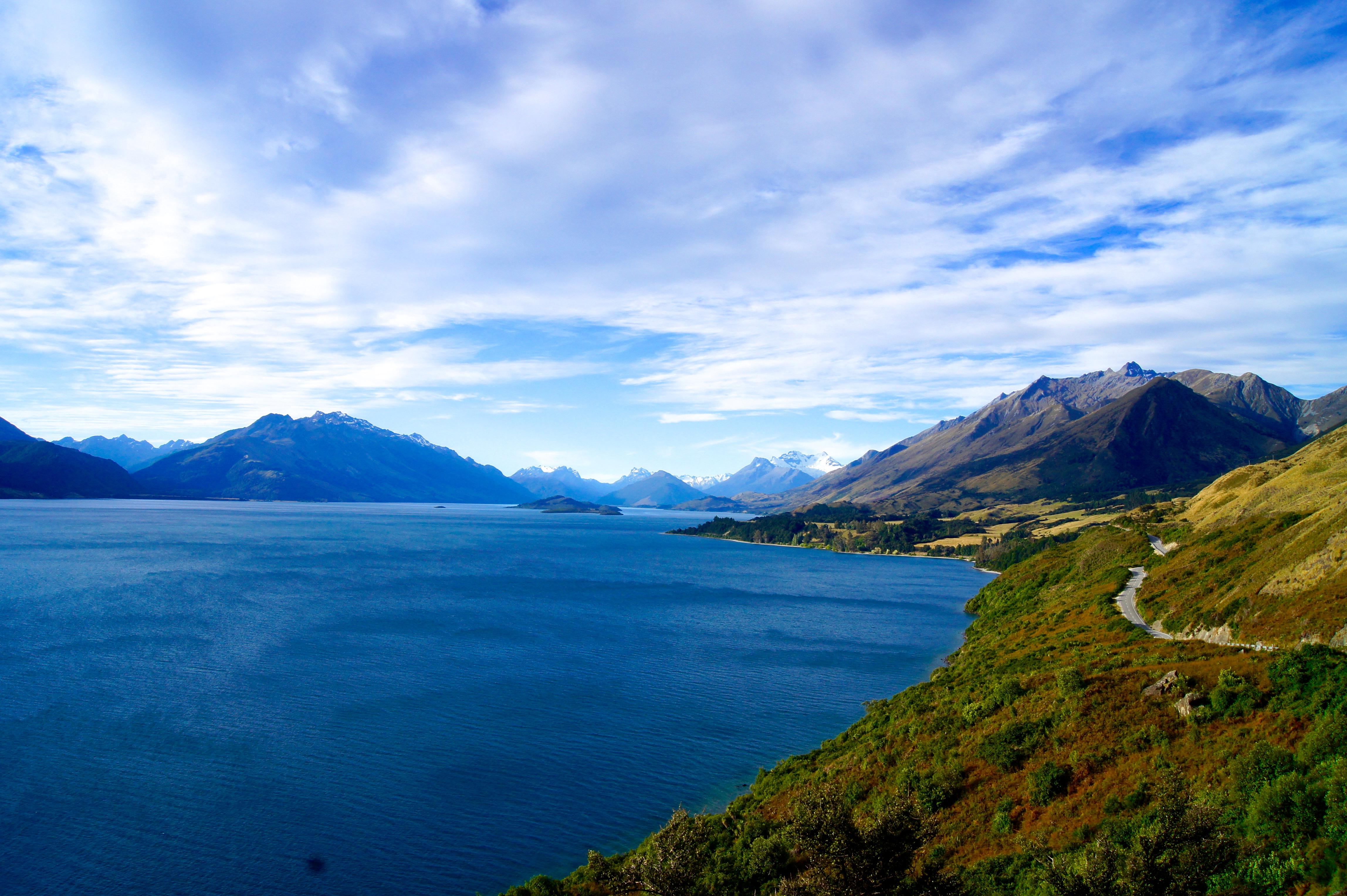 新西兰南岛的塔斯曼湖 (© UpdogDesigns/iStock/Getty Images Plus)