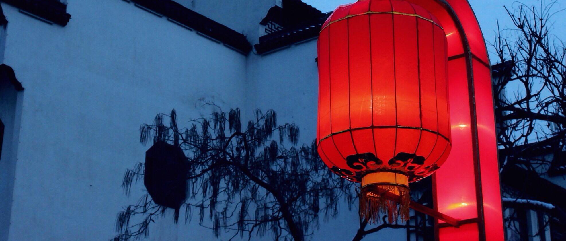 出去旅游怎样发照片或配什么文字不显的装b?