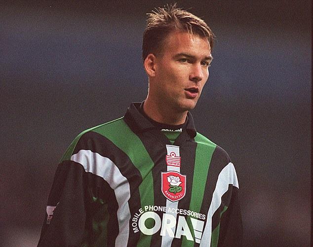 有记录可查的,从业余成为职业球员时年龄最大