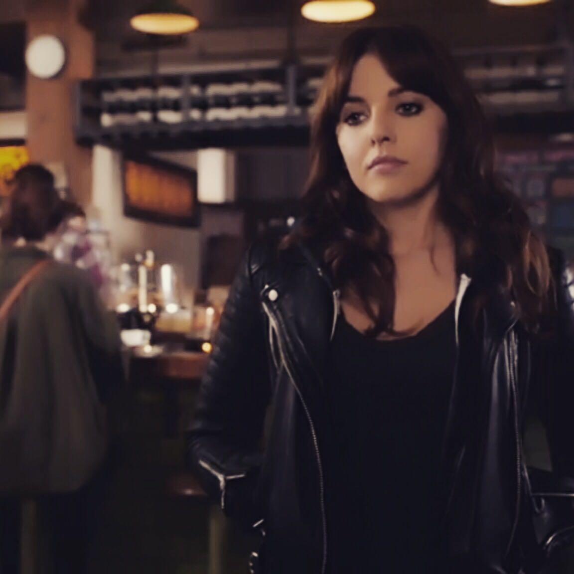 基本演绎法第三季最后一集中夏洛克为什么复吸