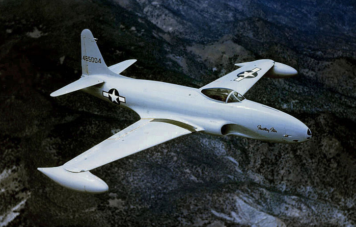 为什么苏 27 歼 10 F16 等战斗机发动机进气口