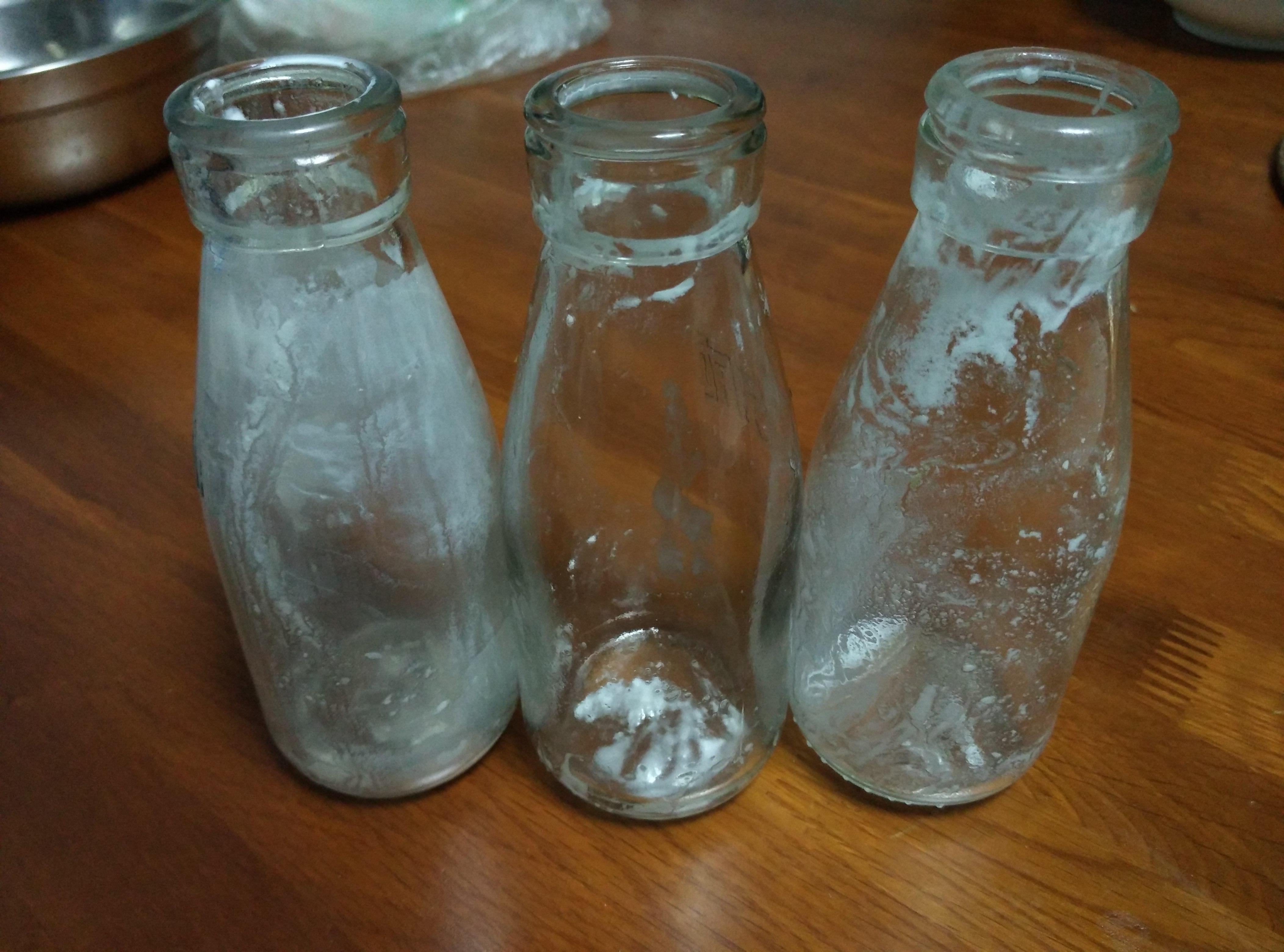 为什么酸奶瓶子喝完后有的很干净而有的缺还会有剩余酸奶吸附在瓶子上