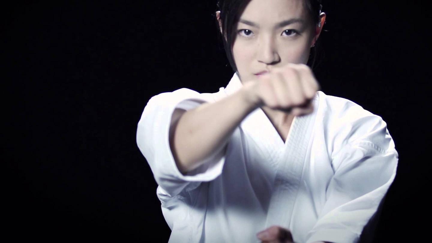 12世界空手道女子套路冠军宇佐美里香演武 知乎