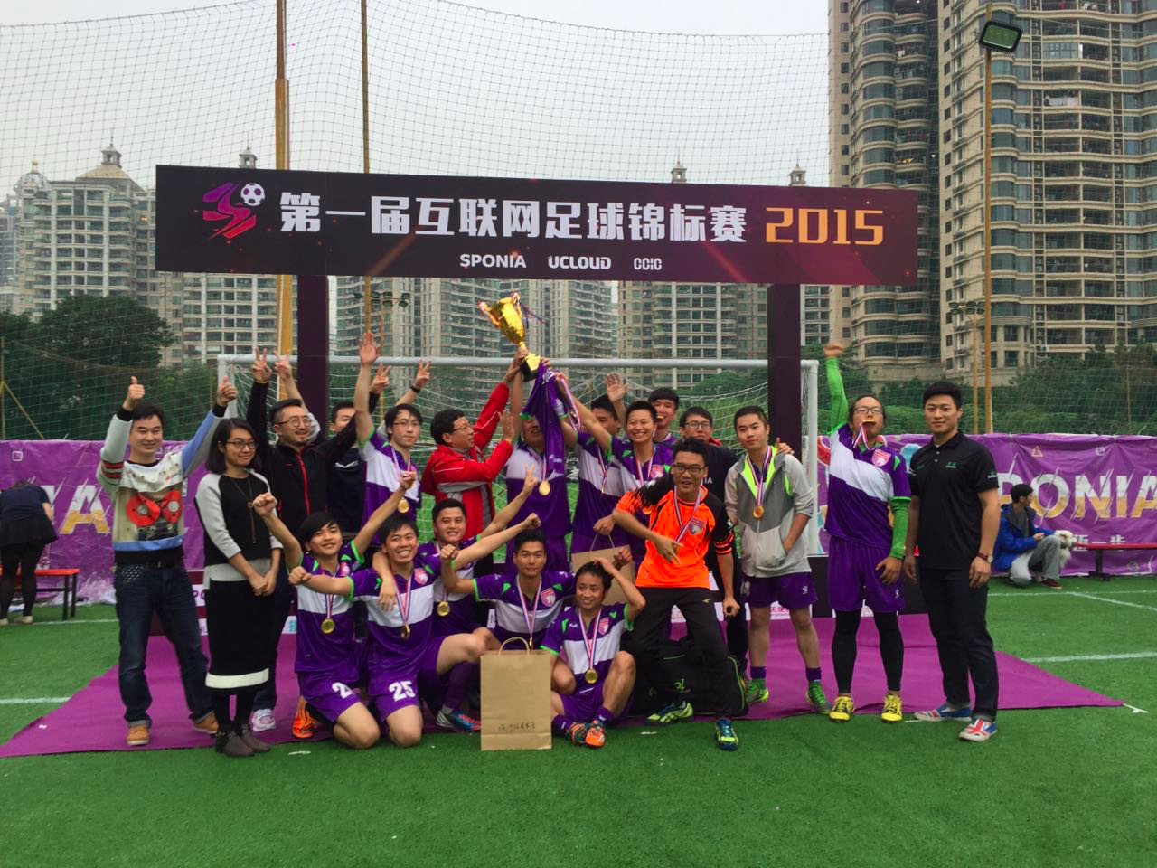 你有想过成为一名职业足球运动员吗?什么阻止