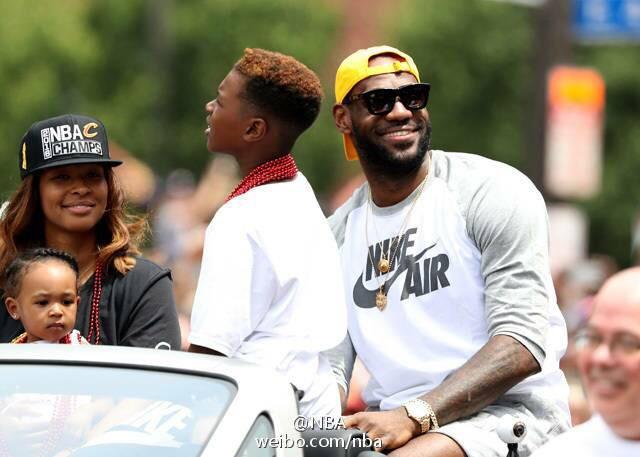 NBA2016总决赛 FMVP为什么是肖华颁奖,而不