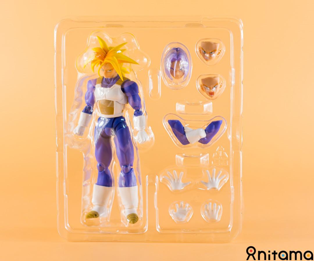 因为人造人17号和18号的出现,特兰克斯从小失去了父亲,在人造人大肆