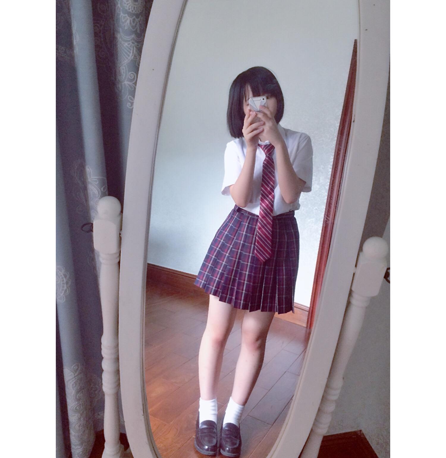 女生如何打扮显得高冷 bd96b815f9aa2f57abdcbbd17c041e41_r.jpg