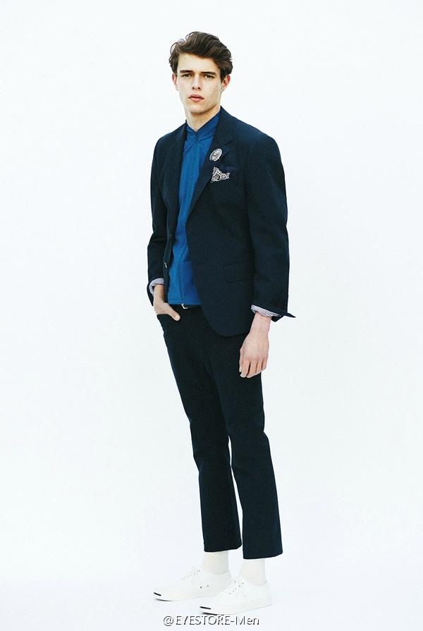 西服配帆布鞋是有多丑?