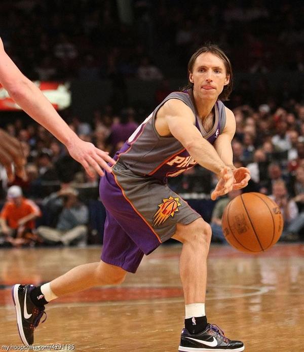 击地传球:我能回想到最优美的击地传球竟然是jeremy lin在高中打