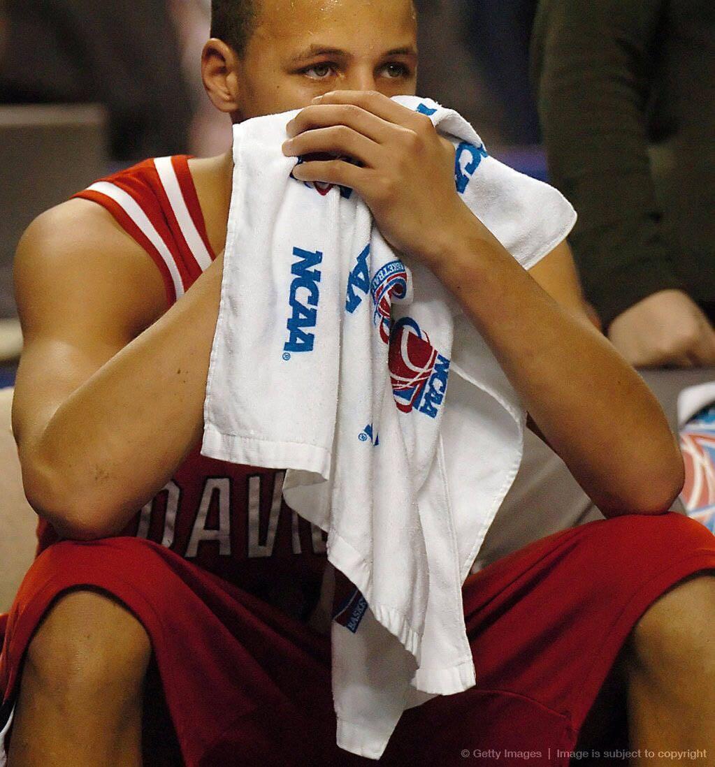 之前在微博上看过库里头披毛巾的图片美不可方物但是忘记保存了百度也