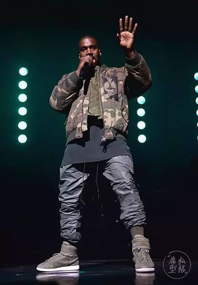 捧红那么多潮品的侃爷,自己究竟穿得什么鬼 | 扯两句