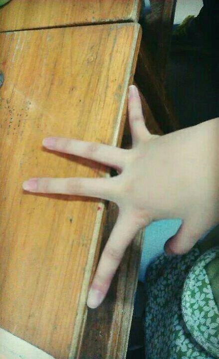 某日,翻出了手指一字马之作…………————