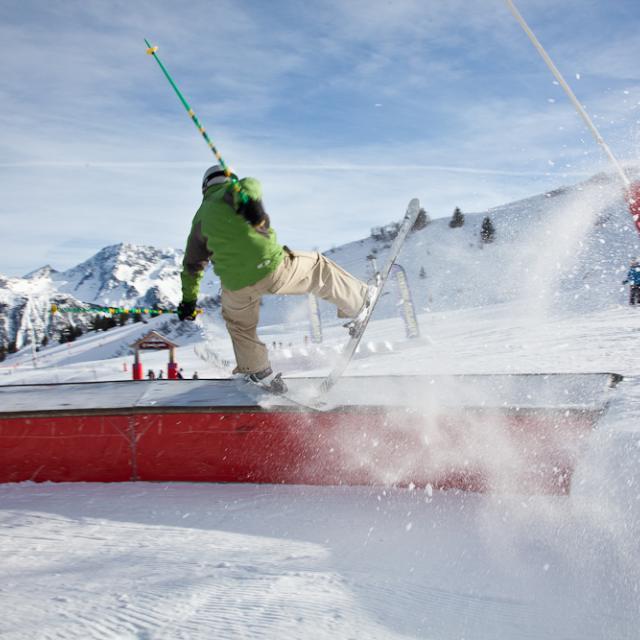 每日提供高质量新闻资讯 打开 app tom godber / cc by-sa 滑雪怎么摔