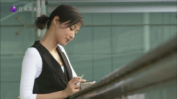 在里面饰演一个法医,说她是1970年的谁信呀)谷祖琳(出演过野兽之瞳