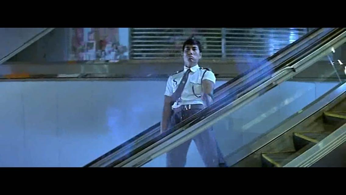 电影《枪火》中商场枪战这场戏妙在何处?