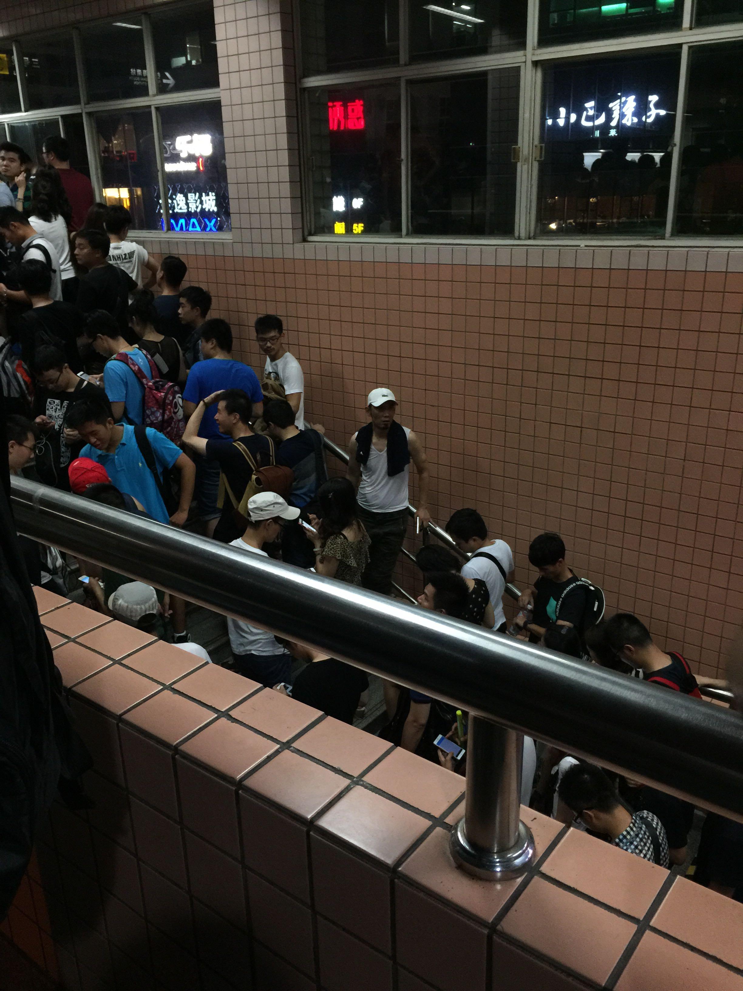 最后一场(中vs日)中国队胜利后主场日本的观众在颁奖典礼前就全部退场