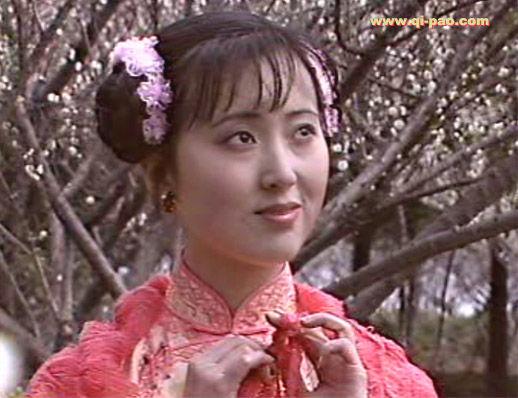 为什么日本 acg 里中国女孩的造型多为「团子头 旗袍」?