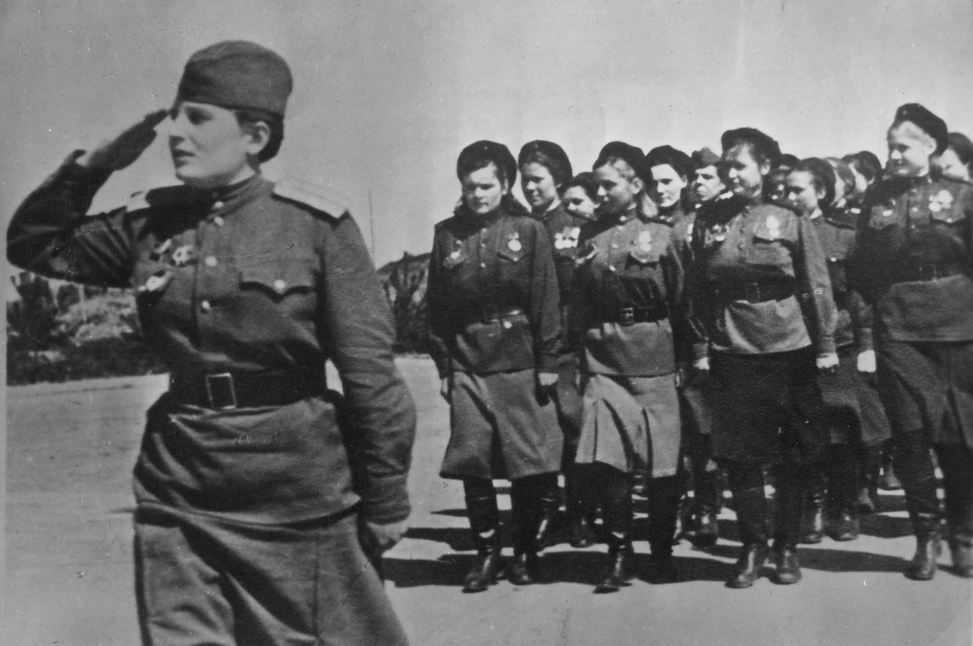 战争连衣裙：二战时期女性军人制服-搜狐大视野-搜狐新闻