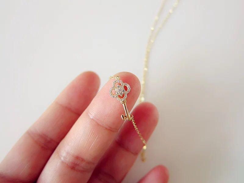 同一时期为什么不同品牌店里的黄金价格不一样