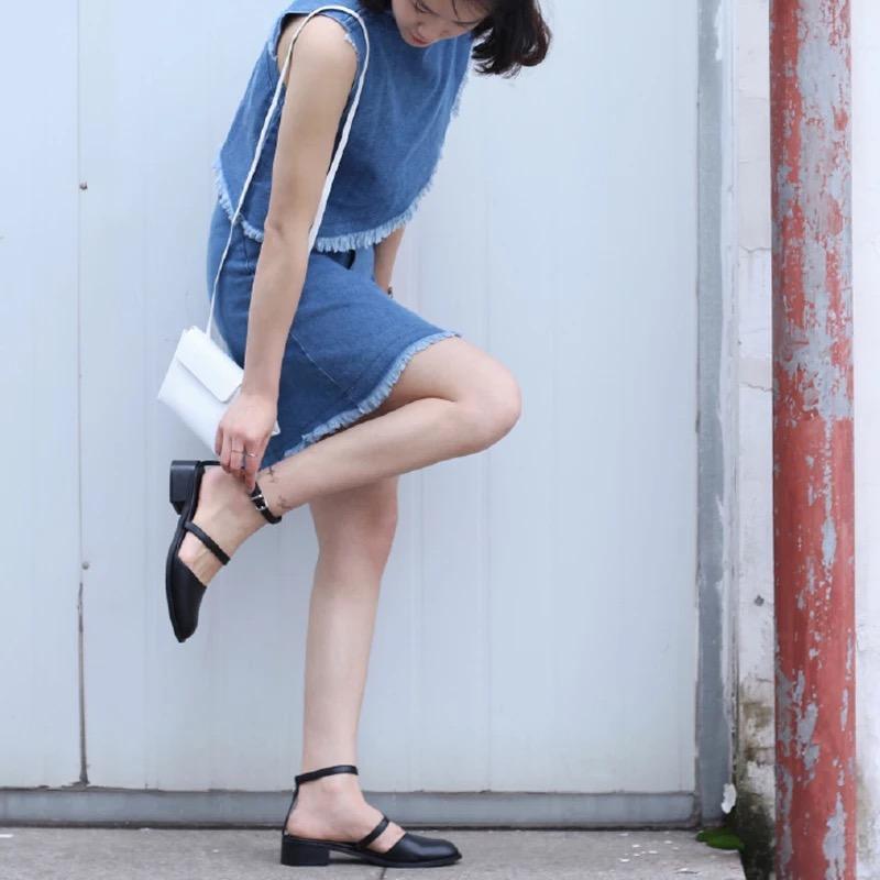 女孩子夏天光脚穿凉鞋是一种什么样的体验