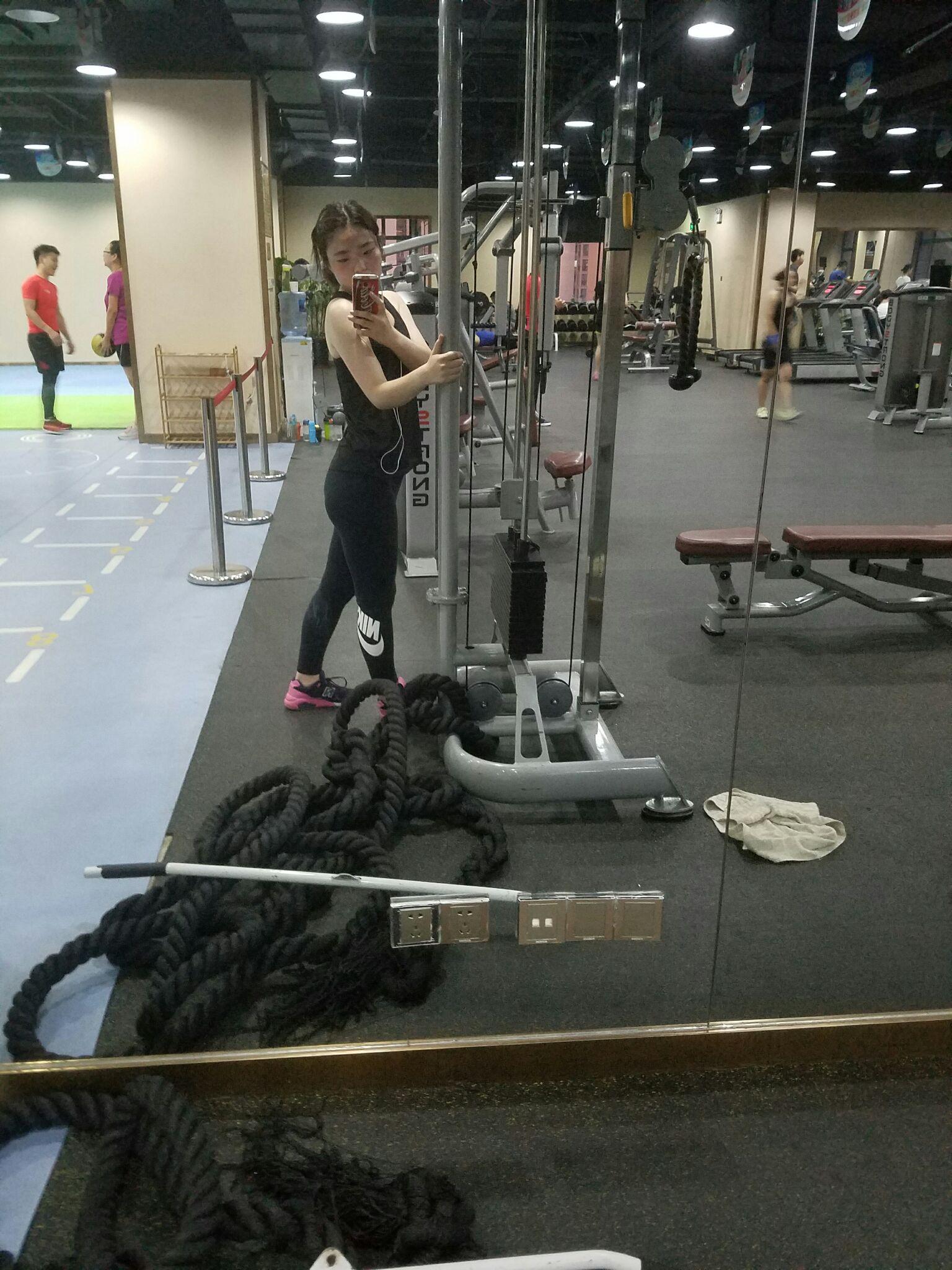 小腿肌肉很紧,靠自己练很难改善,我才18周岁,真