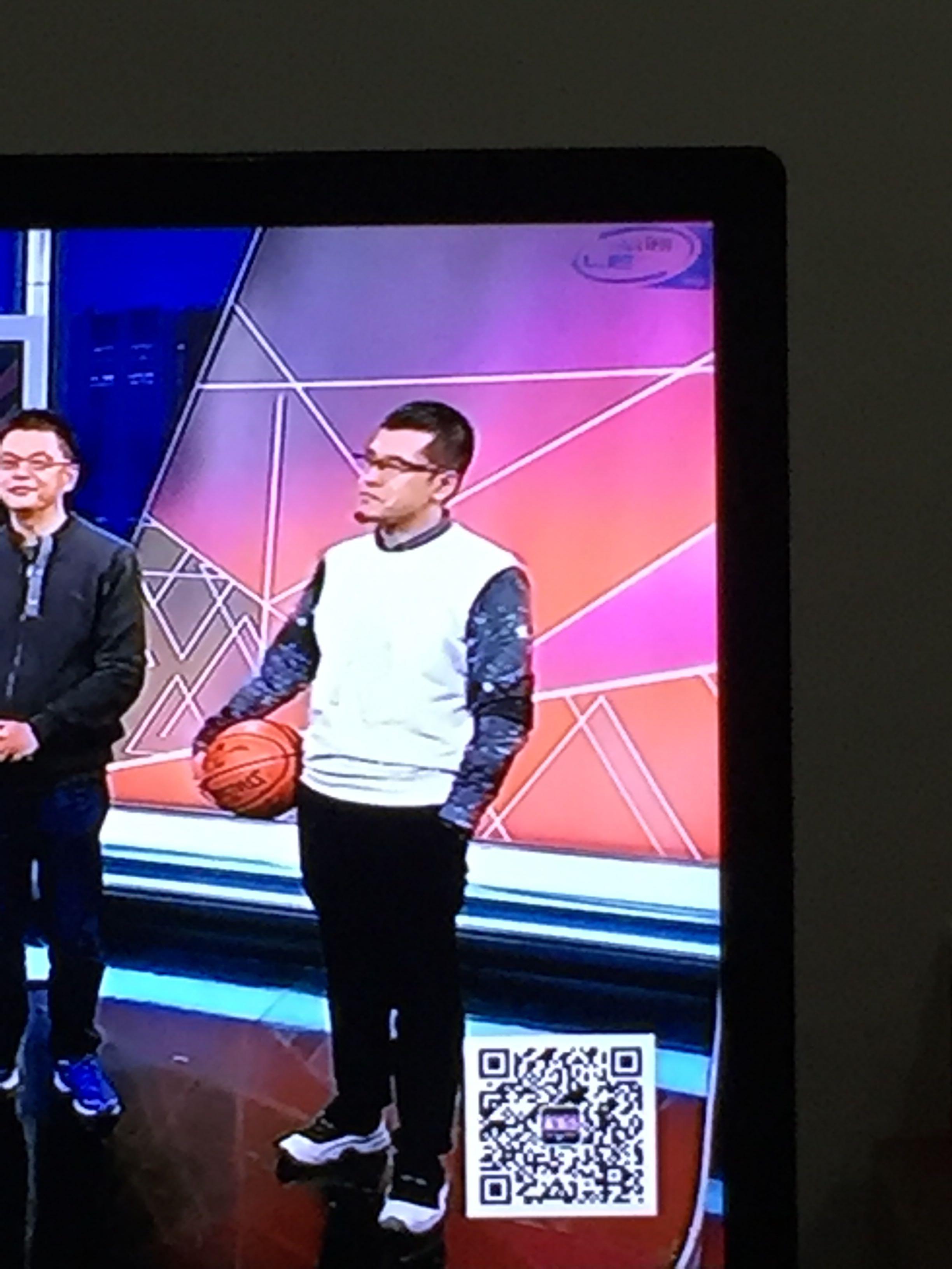 NBA最前线20151105期杨毅穿的衣服是什么牌