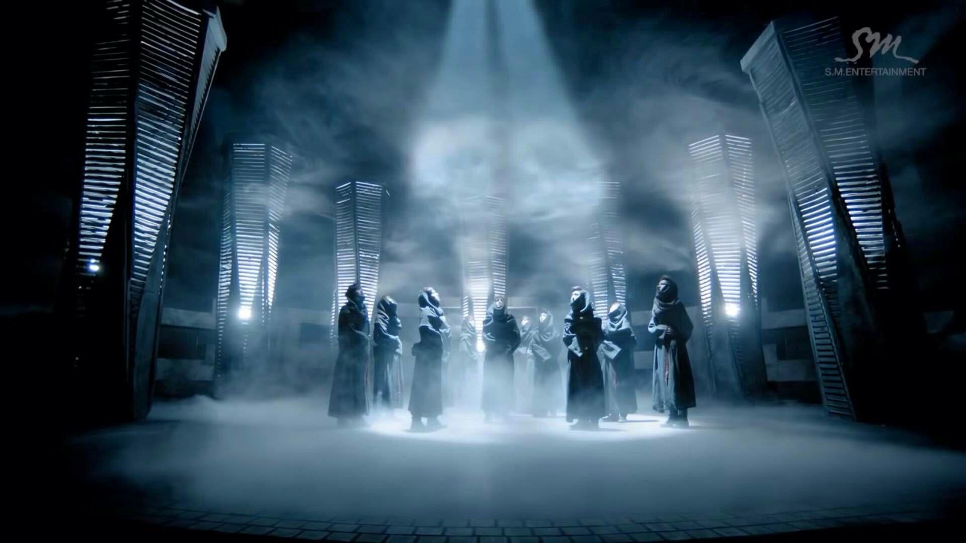 EXO MAMA的MV里穿的袍子和三巡预告里的场